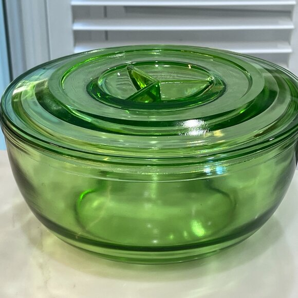 Museum-Quality Uranium Glass Refrigerator Bowl w Star lid, Vtg. Radiance Capsule - Picture 2 of 16